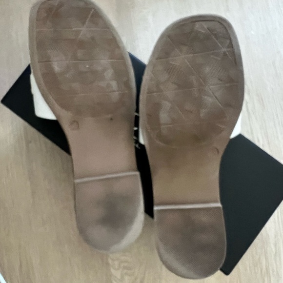 MICHAEL by Michael Shannon Jade Slide
White Sandal Size 7 - Picture 5 of 6